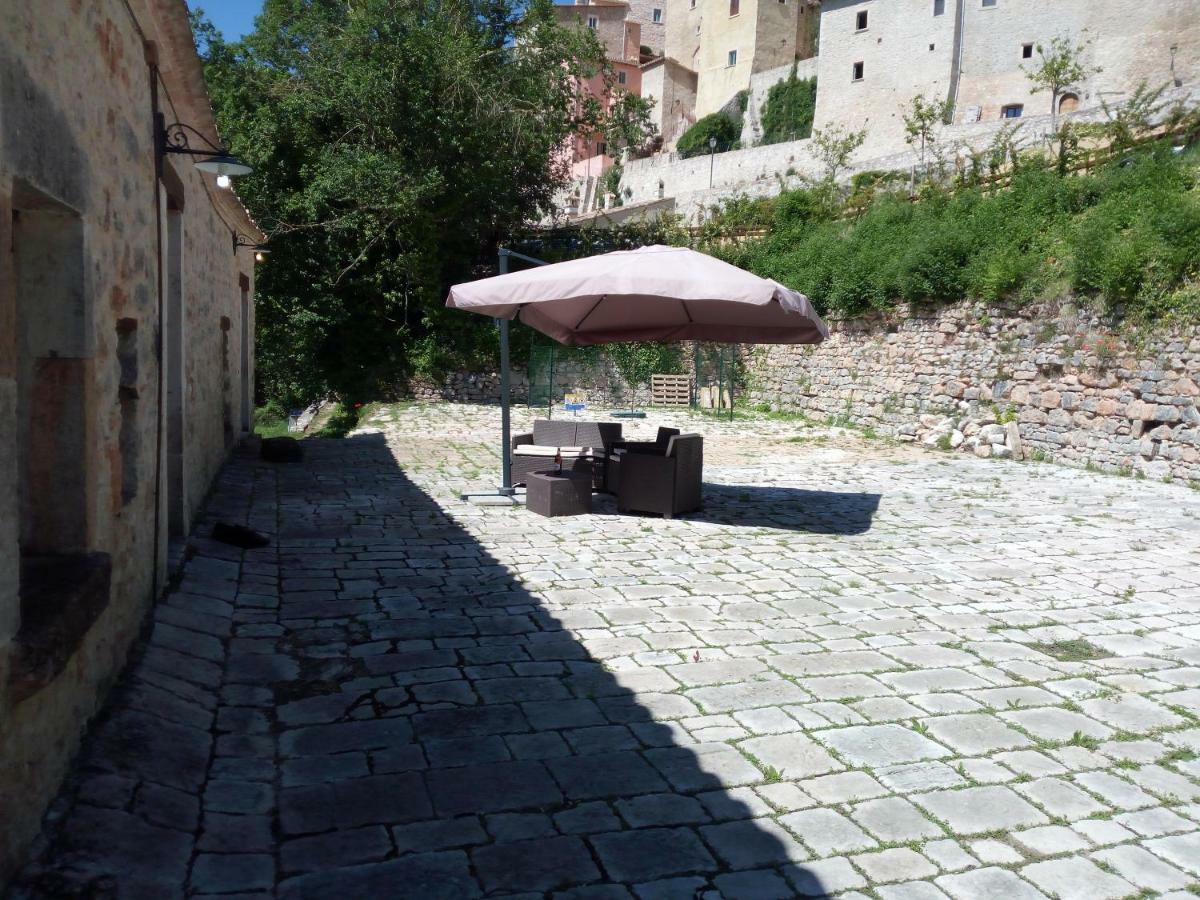 Ferienwohnung Le Aie Di Postignano Sellano Exterior foto